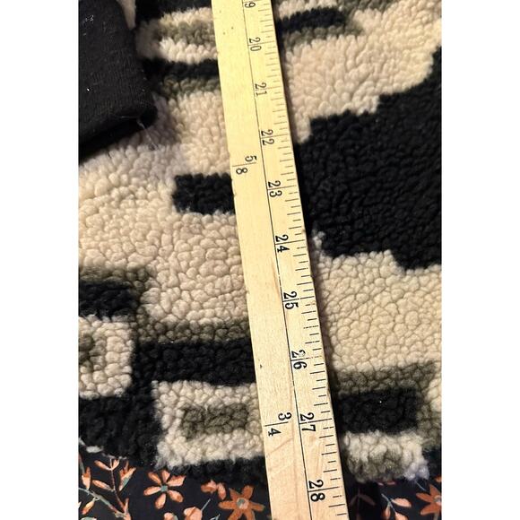 Tasha Polizzi Women's Black Cream Avalanche Jacket Size Med Aztec Snap Button - Picture 6 of 7